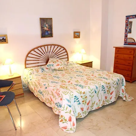 Seaview Apartment: Santa Cruz Oceanfront With Pool Apartment