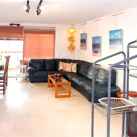 Seaview Apartment: Santa Cruz Oceanfront With Pool Apartment Los Cristianos (Tenerife)