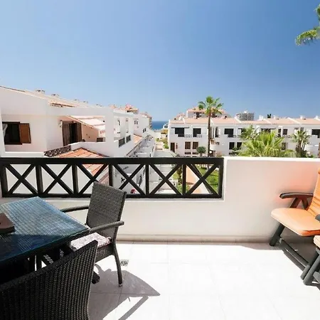 Victoria Court - 1 Bed Pool & Sea View *