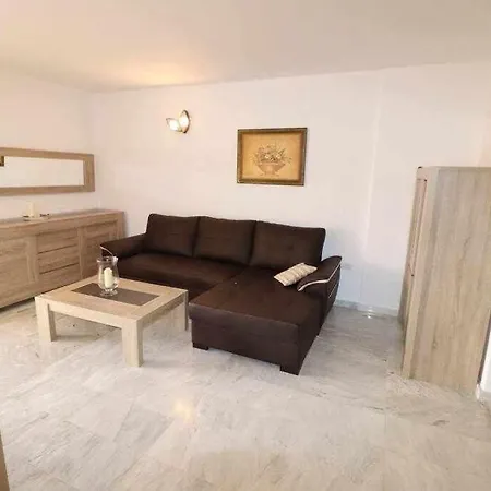 Dinastia B403 By Tenerife & Sales Los Cristianos (Tenerife)