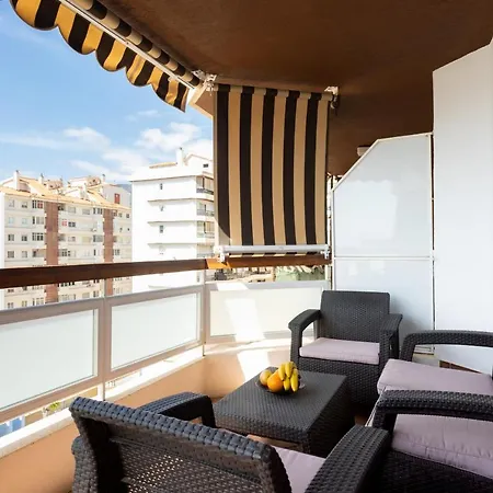 Black And White Free Wifi Apartment *