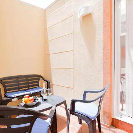B2 Vistas Wi Fi Fibra Smart Tv Los Cristianos (Tenerife)