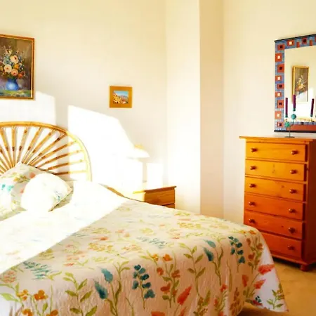 Apartment Seaview Apartment: Santa Cruz Oceanfront With Pool Los Cristianos (Tenerife)