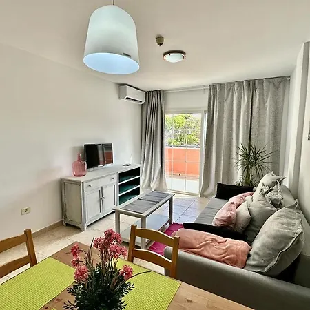 Apartamento Sunny & Heated Pool