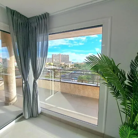 Newly Reformed 2 Bedroom In The Center Of Cristianos Apartment