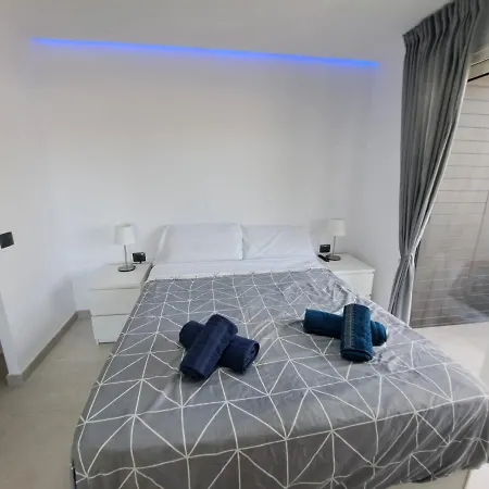 Newly Reformed 2 Bedroom In The Center Of Cristianos Apartment Los Cristianos (Tenerife)