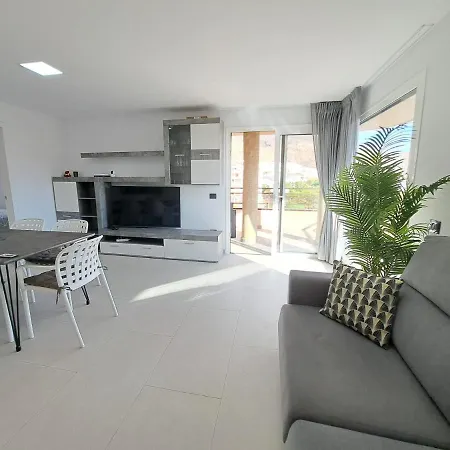 Newly Reformed 2 Bedroom In The Center Of Cristianos * Los Cristianos (Tenerife)