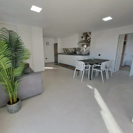 Newly Reformed 2 Bedroom In The Center Of Cristianos