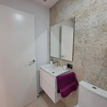 Newly Reformed 2 Bedroom In The Center Of Cristianos *