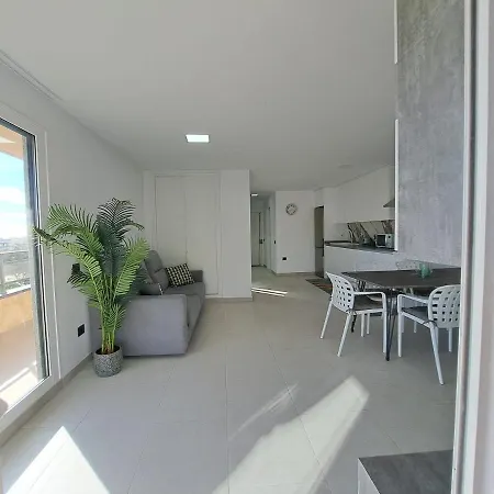 Newly Reformed 2 Bedroom In The Center Of Cristianos Apartment