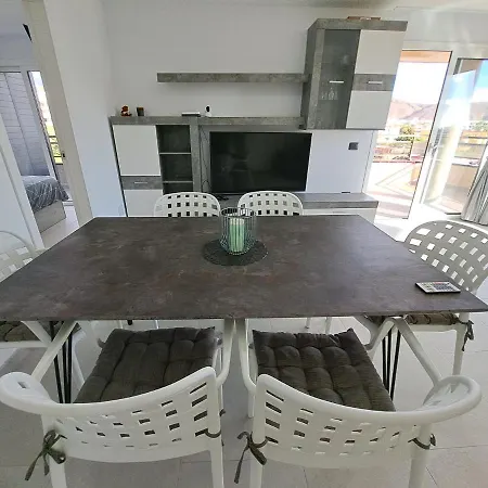 Newly Reformed 2 Bedroom In The Center Of Cristianos