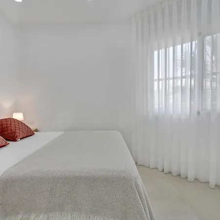 Apartment Casa Marinita, Floor, Direct Access To The Seafront *