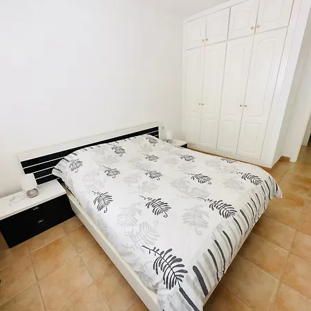Apartment 3 Bedrooms Cristianos Communal Pool Free Wifi