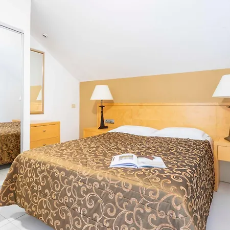 Hollywood Mirage - Excel & 3* Los Cristianos (Tenerife)