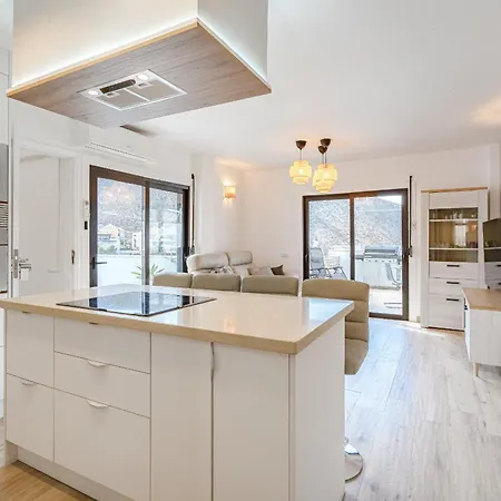 Exclusive Penthouse Front Ocean View Heated Pool Apartment