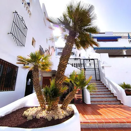 Apartment Sunlit Isle - Heated Pool, Fibre Net, Cristianos *