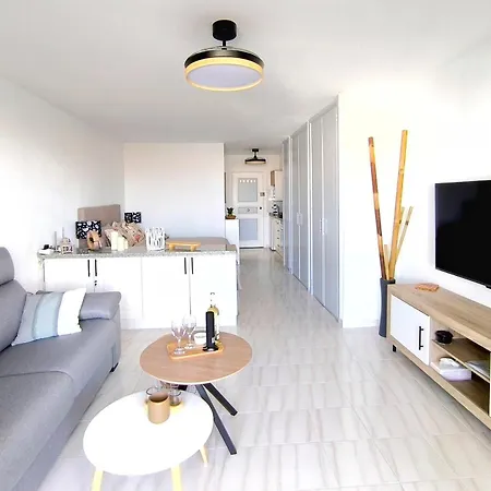 Sunlit Isle - Heated Pool, Fibre Net, Cristianos Apartment *