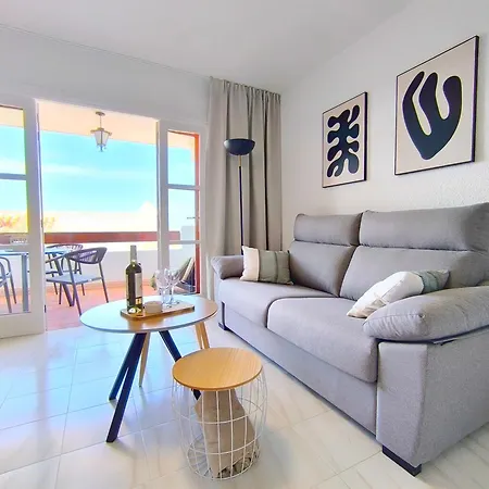 Apartment Sunlit Isle - Heated Pool, Fibre Net, Cristianos *