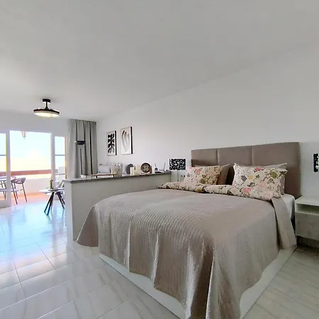 Sunlit Isle - Heated Pool, Fibre Net, Cristianos Los Cristianos (Tenerife)