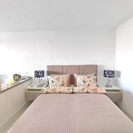 Apartment Sunlit Isle - Heated Pool, Fibre Net, Cristianos *