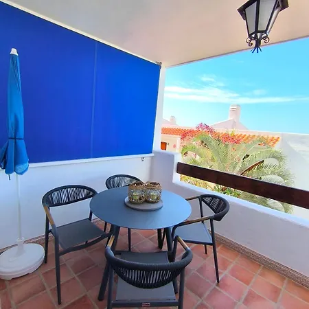 Apartment Sunlit Isle - Heated Pool, Fibre Net, Cristianos Los Cristianos (Tenerife)