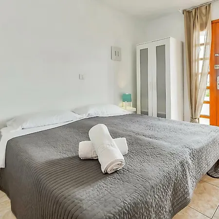 Las Plataneras Apartment *