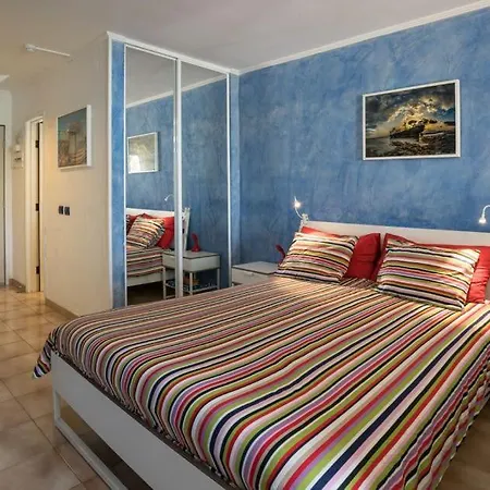 Cosmocom Apartments In Tenerife * Los Cristianos (Tenerife)