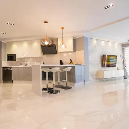Luxury 2 Bedroom In Cristianos Apartamento