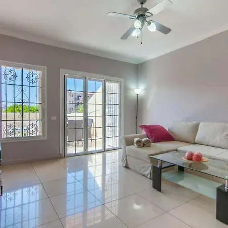 1 Bedroom Cristianos Vistas