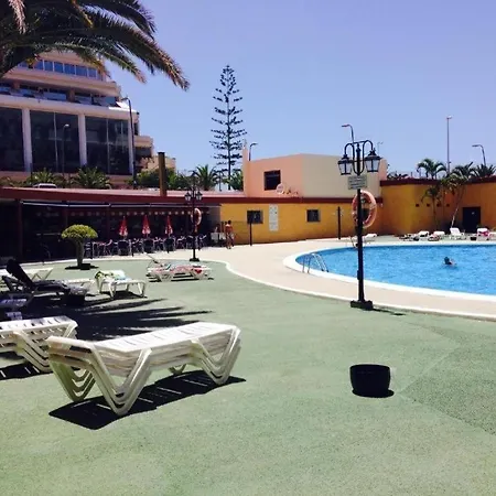 Apartment Luminoso Y Bonito Con Piscina En Frente Del Mar