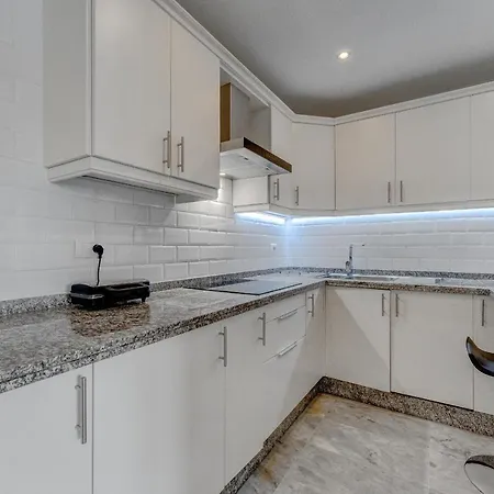 Heated Pool Stylish 3 Bedrm Cristianos Apartment *