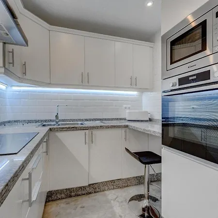Heated Pool Stylish 3 Bedrm Cristianos Apartment *