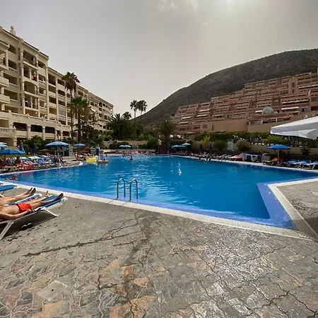 Con Piscina Cristanos