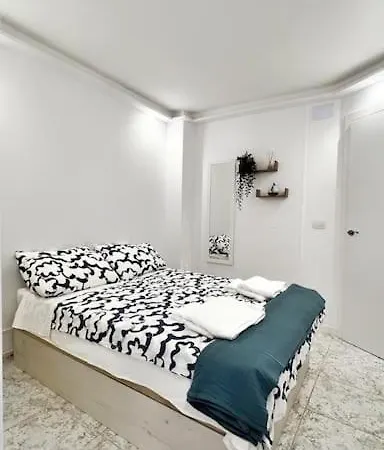 Giovina Living Av Suecia 150m From Apartment