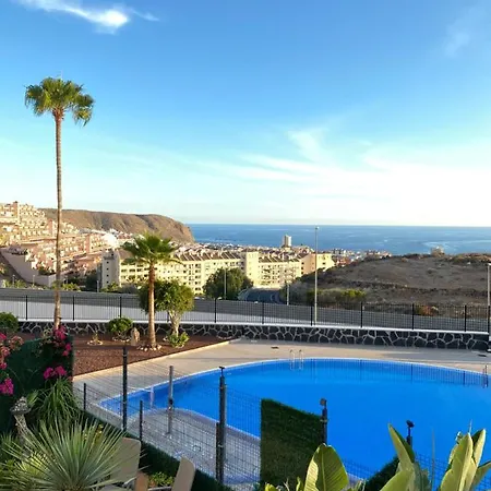 Golden Ocean View & Pool Apartment *