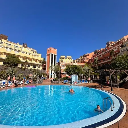 Sunset & Heated Pool Apartment