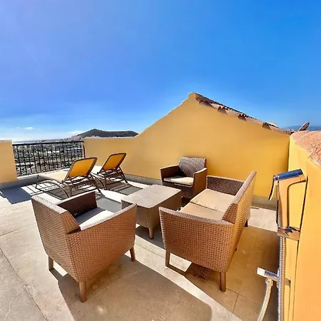 Sunset & Heated Pool Apartment *