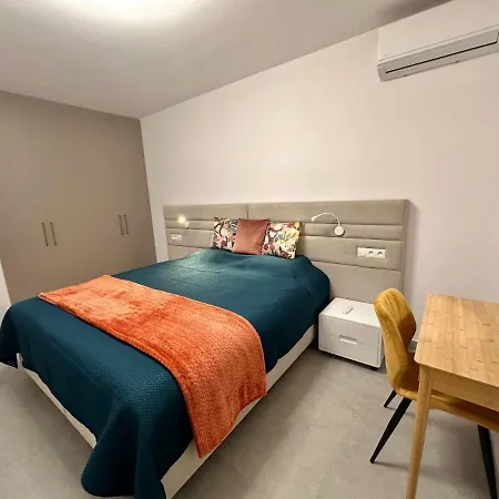 Sunset & Heated Pool Apartment
