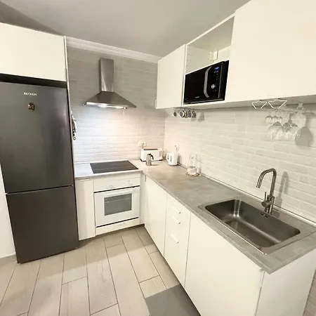 Central & Modern In Playa Las Vistas Apartment *