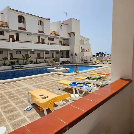 Parque Margarita, Terraza Vista Piscina Apartment