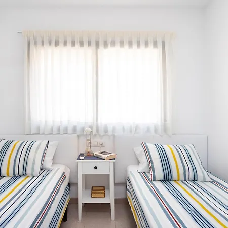 Frontline Playa Vistas With Pool, Parking, Sea Los Cristianos (Tenerife)