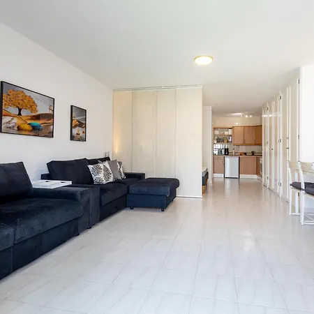 Port Royale 291, Spacious Studio, Heated Pool Apartment