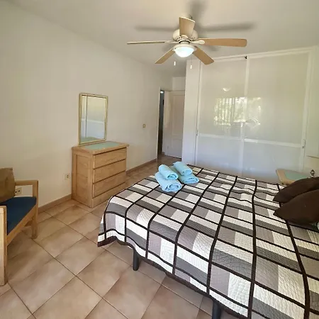 Apartment Two Bedroom In Castle Harbour C201