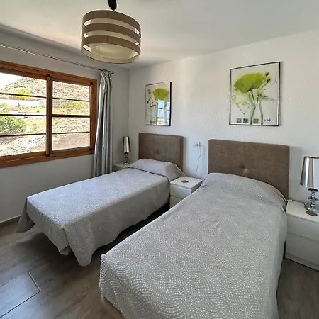Apartment 2 Bdr Penthouse Apt, Sea Views, Heated Pool K211 *