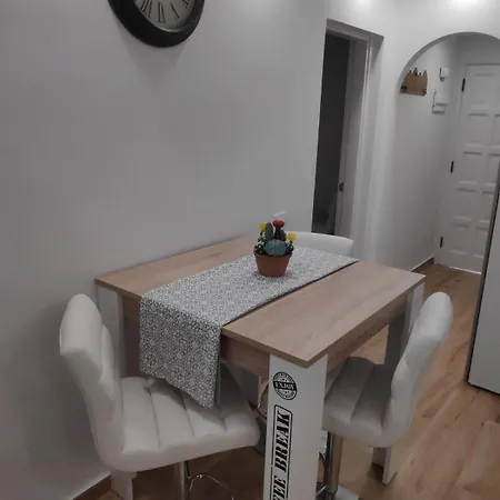 Cozy And Confortable Flat Into Quit Area Apartment
