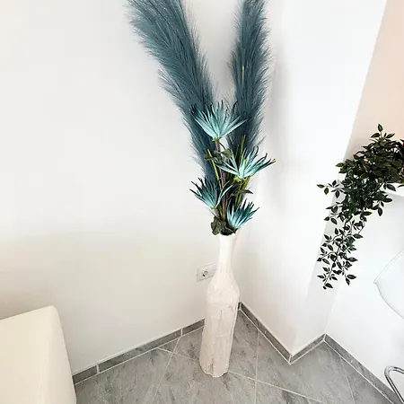 Luxury Ocean View 6th Floor Apartment *
