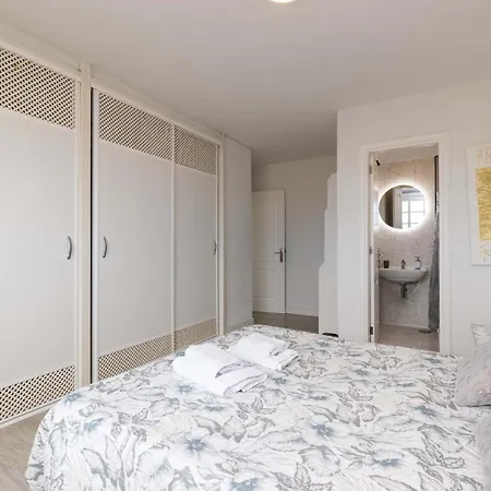The Heights Cristianos Apartment *