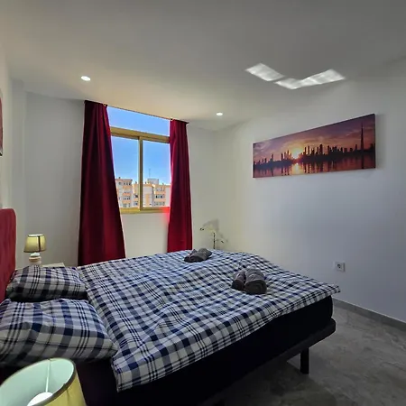 Apartment Exclusive Eden, Marble Floor, Luxury Bathroom, Heated Pool, Close To Centre, Sea View, Balcony