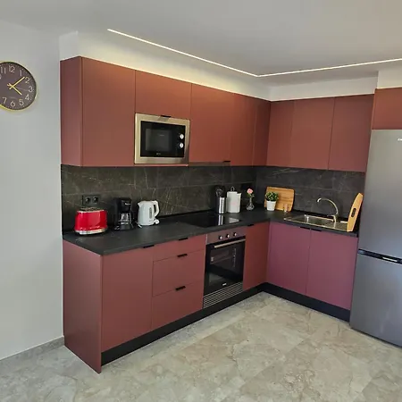 Apartment Exclusive Eden, Marble Floor, Luxury Bathroom, Heated Pool, Close To Centre, Sea View, Balcony *