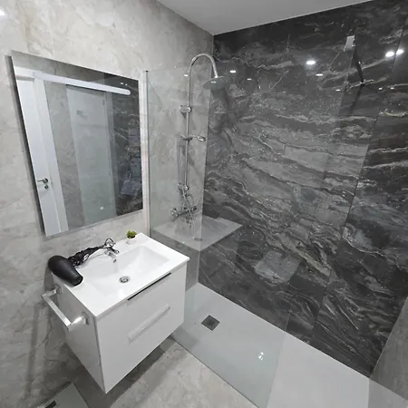 Exclusive Eden, Marble Floor, Luxury Bathroom, Heated Pool, Close To Centre, Sea View, Balcony Apartment Los Cristianos (Tenerife)